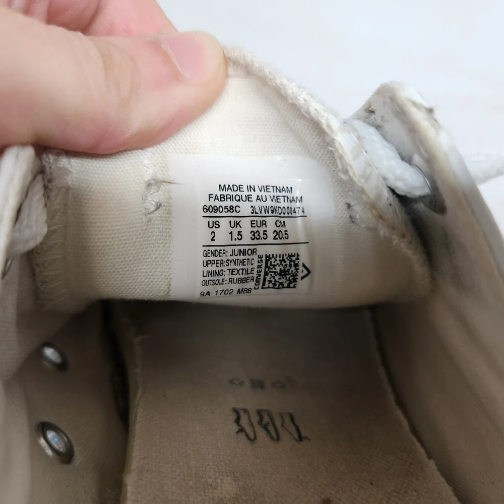 Converse Junior Size 2 White Faux Leather Low Top Sneakers All Star